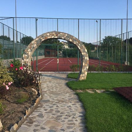 Country Spa Retreat Snagov Eksteriør bilde Tennis Club