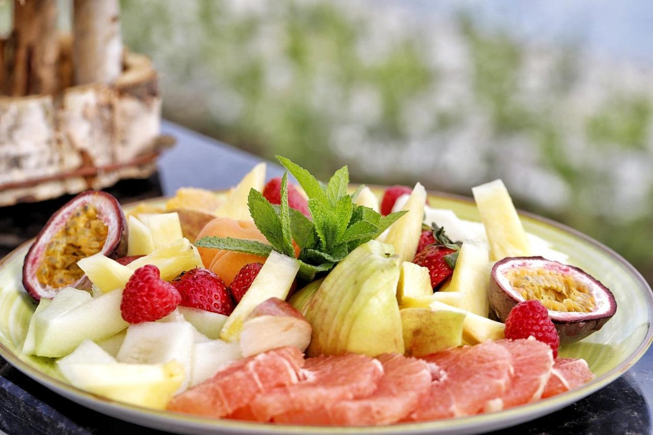 Country Spa Retreat Snagov Eksteriør bilde Fruit salad