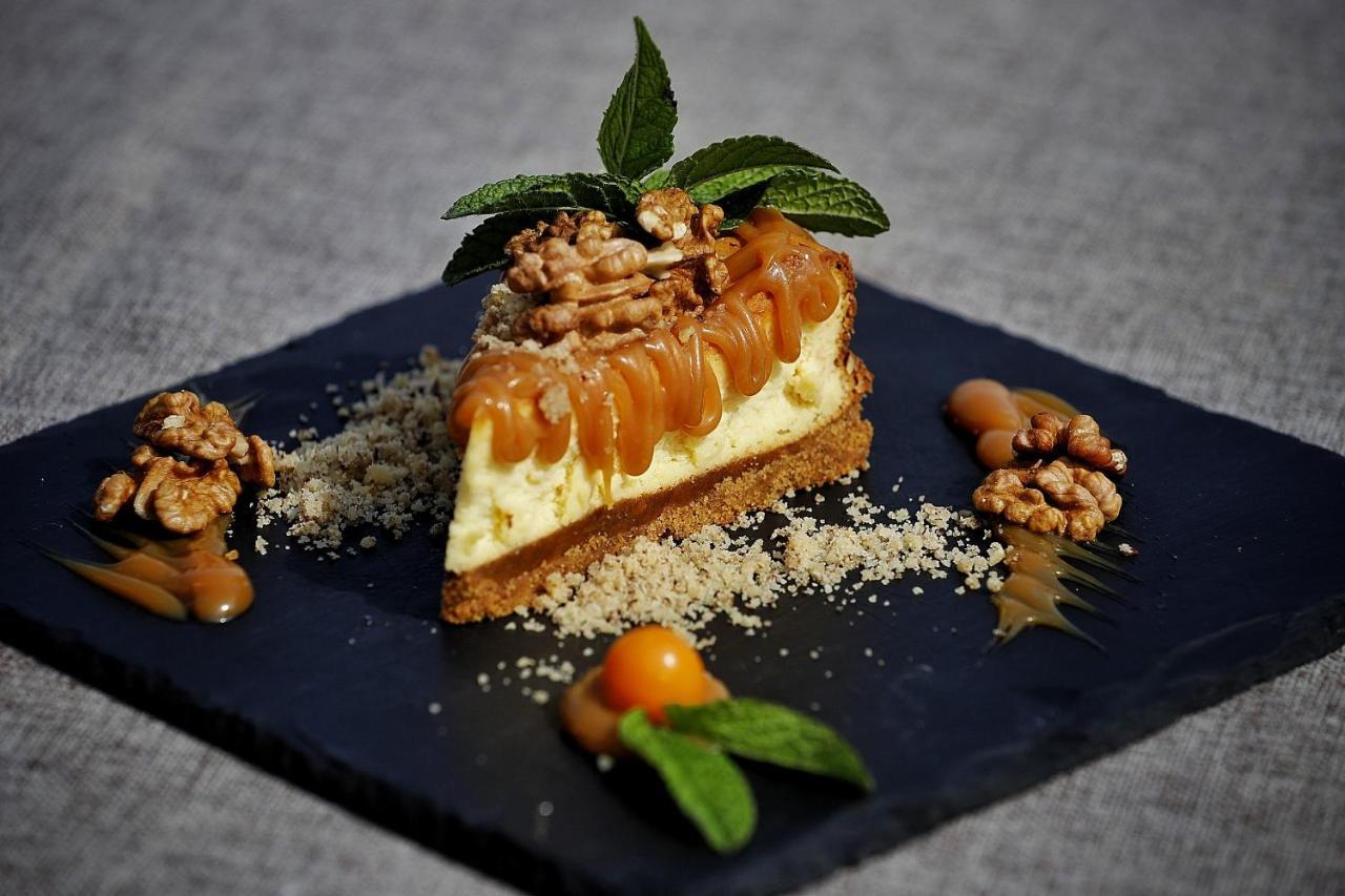 Country Spa Retreat Snagov Eksteriør bilde Cheesecake with salted caramel