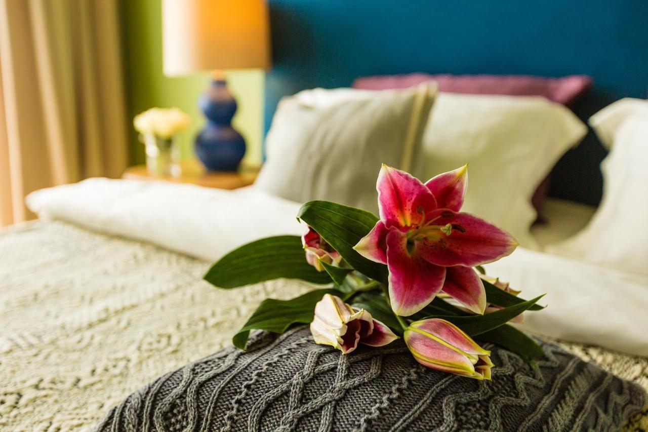 Country Spa Retreat Snagov Eksteriør bilde A bouquet of flowers