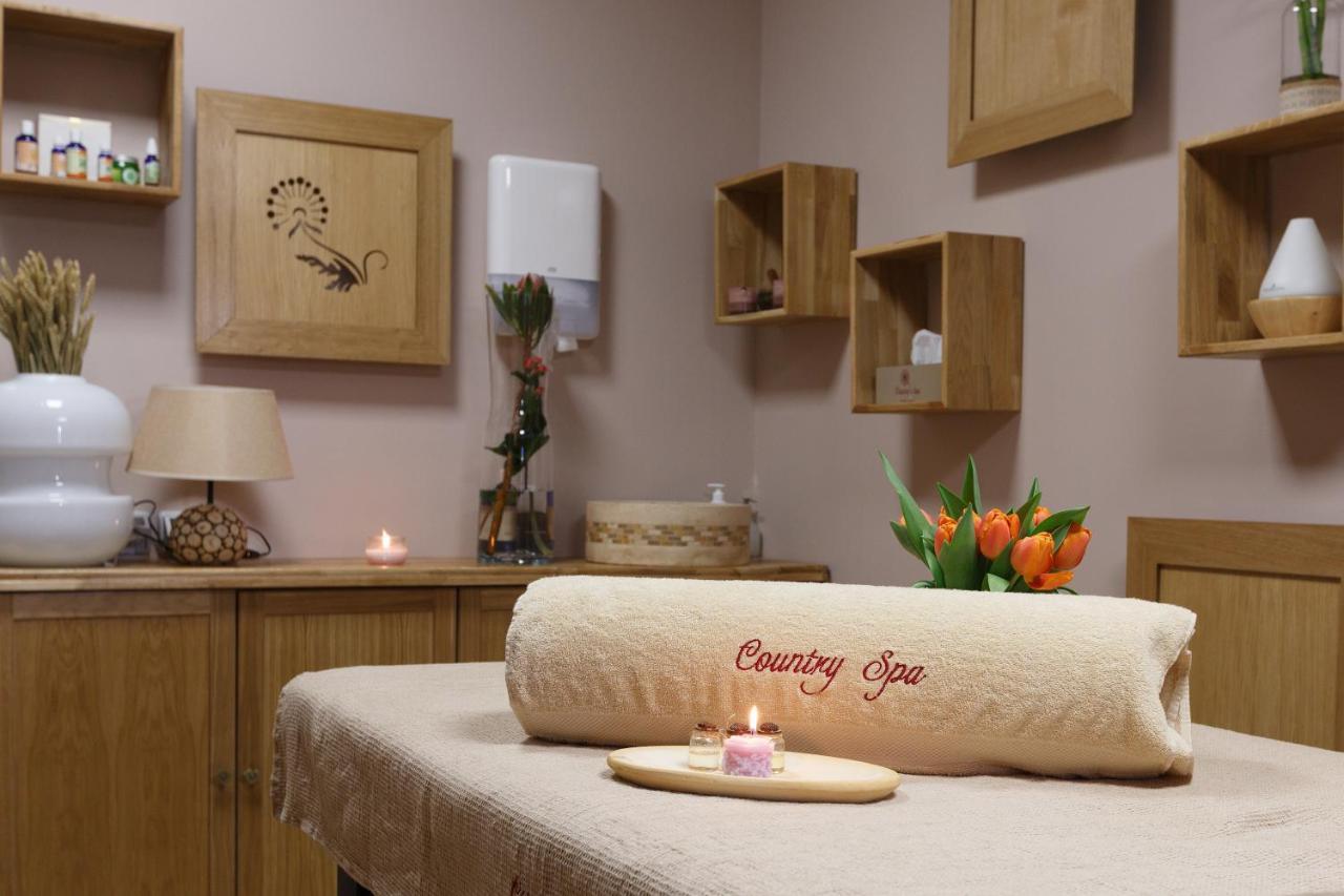 Country Spa Retreat Snagov Eksteriør bilde A spa treatment room