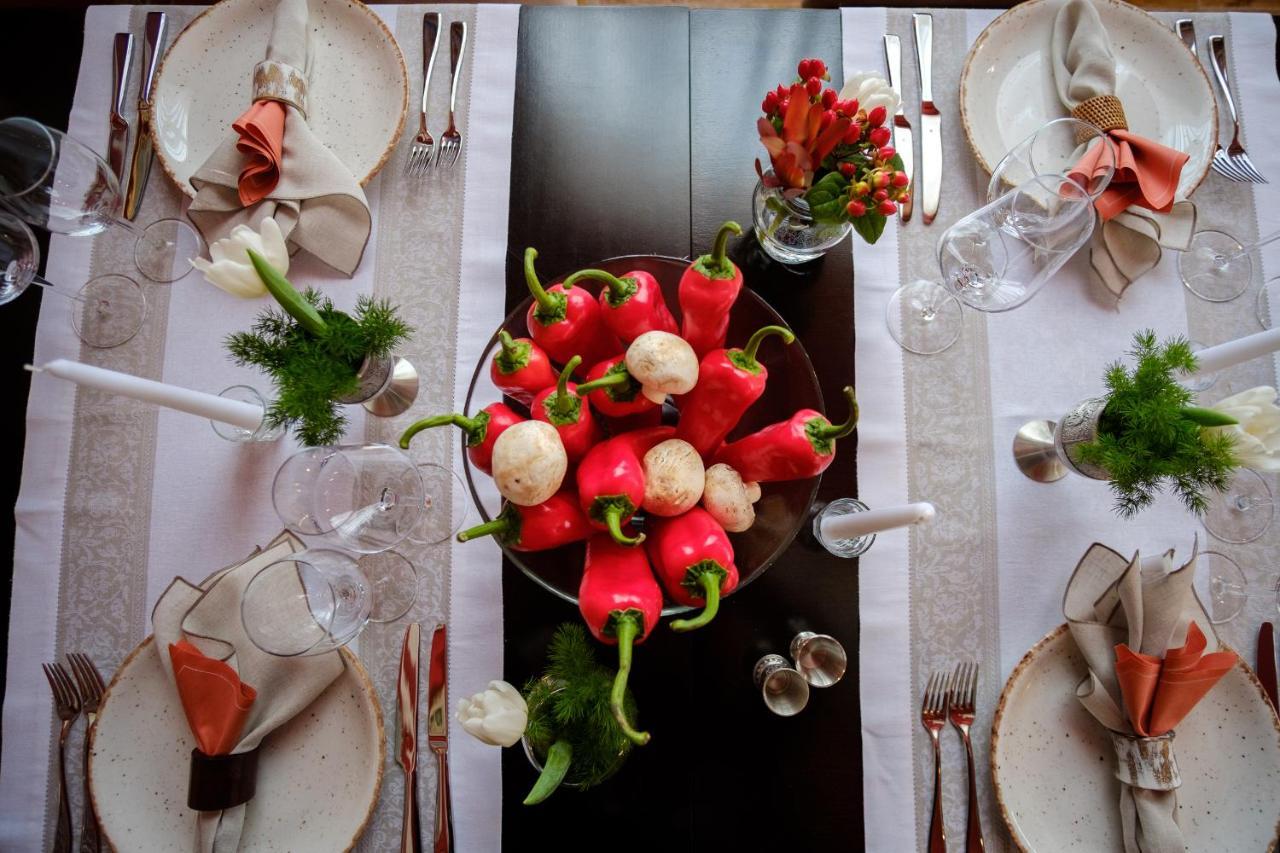 Country Spa Retreat Snagov Eksteriør bilde A table set for a dinner party