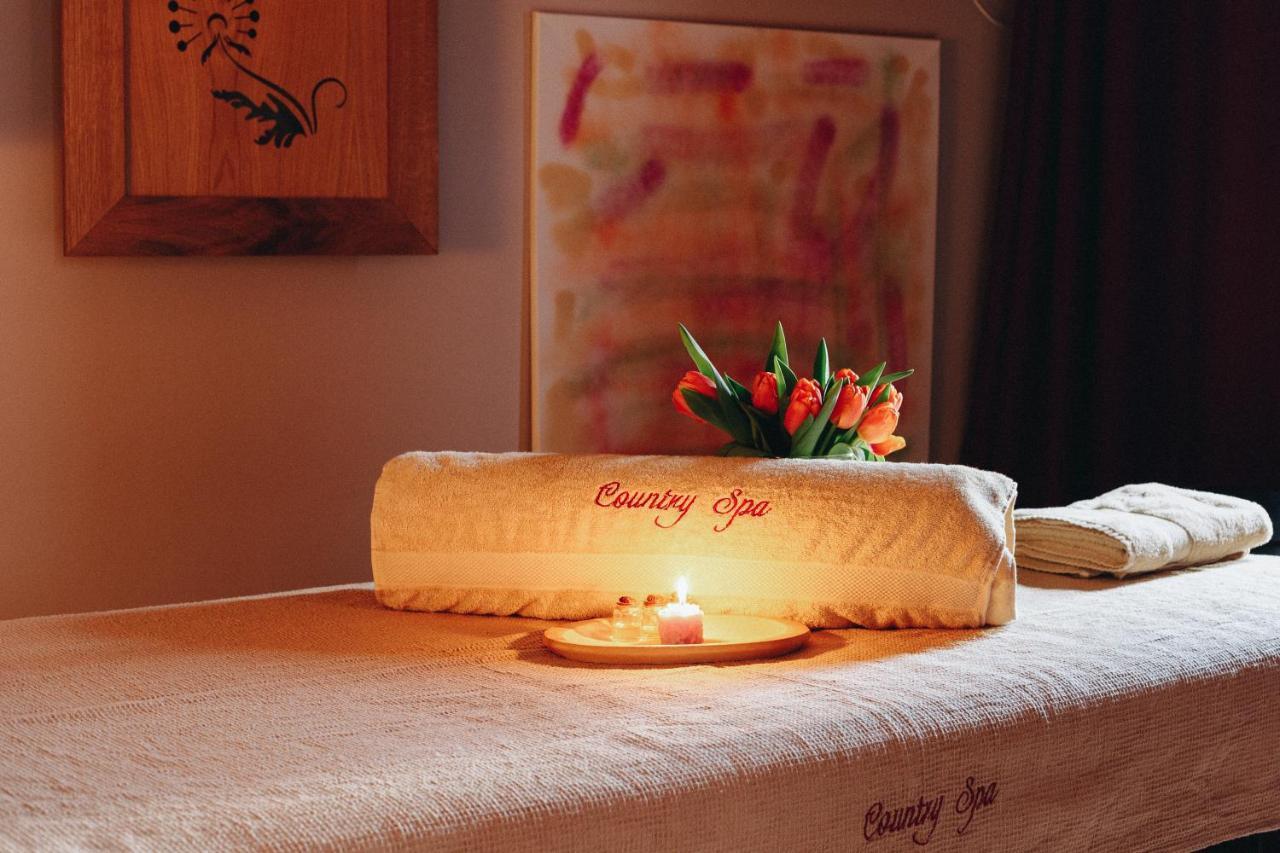 Country Spa Retreat Snagov Eksteriør bilde A spa treatment table