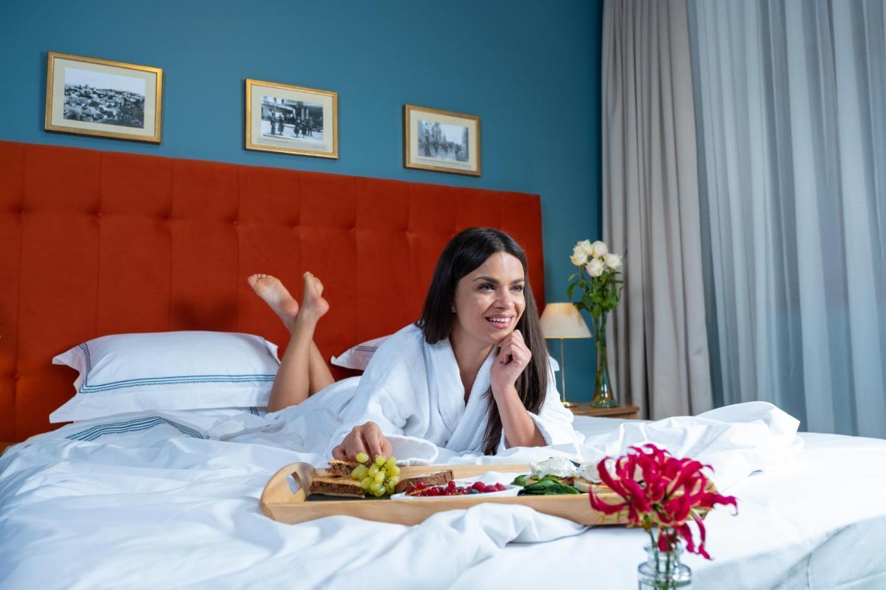 Country Spa Retreat Snagov Eksteriør bilde A woman in a bathrobe